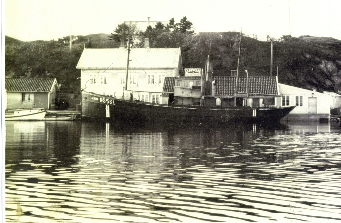 Audin Ved Verksted I Vedavågen (1945) Audin Ved Verksted I Vedavågen (1945)